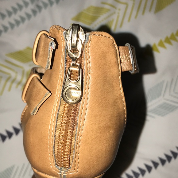 Brand new in box G by Guess wedges (Hibiza) - Picture 4 of 4